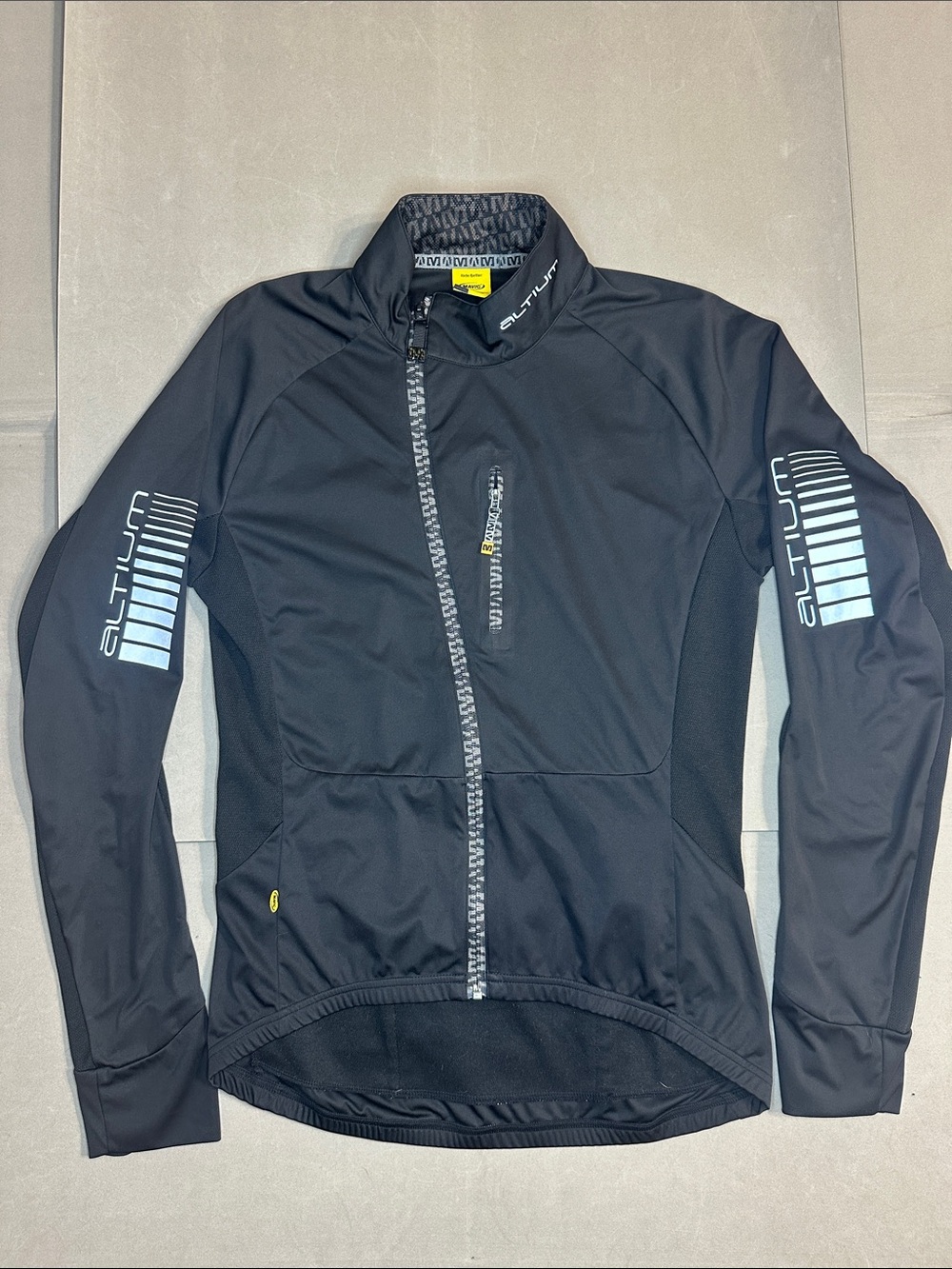 MAVIC Men’s ALTIUM Black Performance Cycling Jacket - L